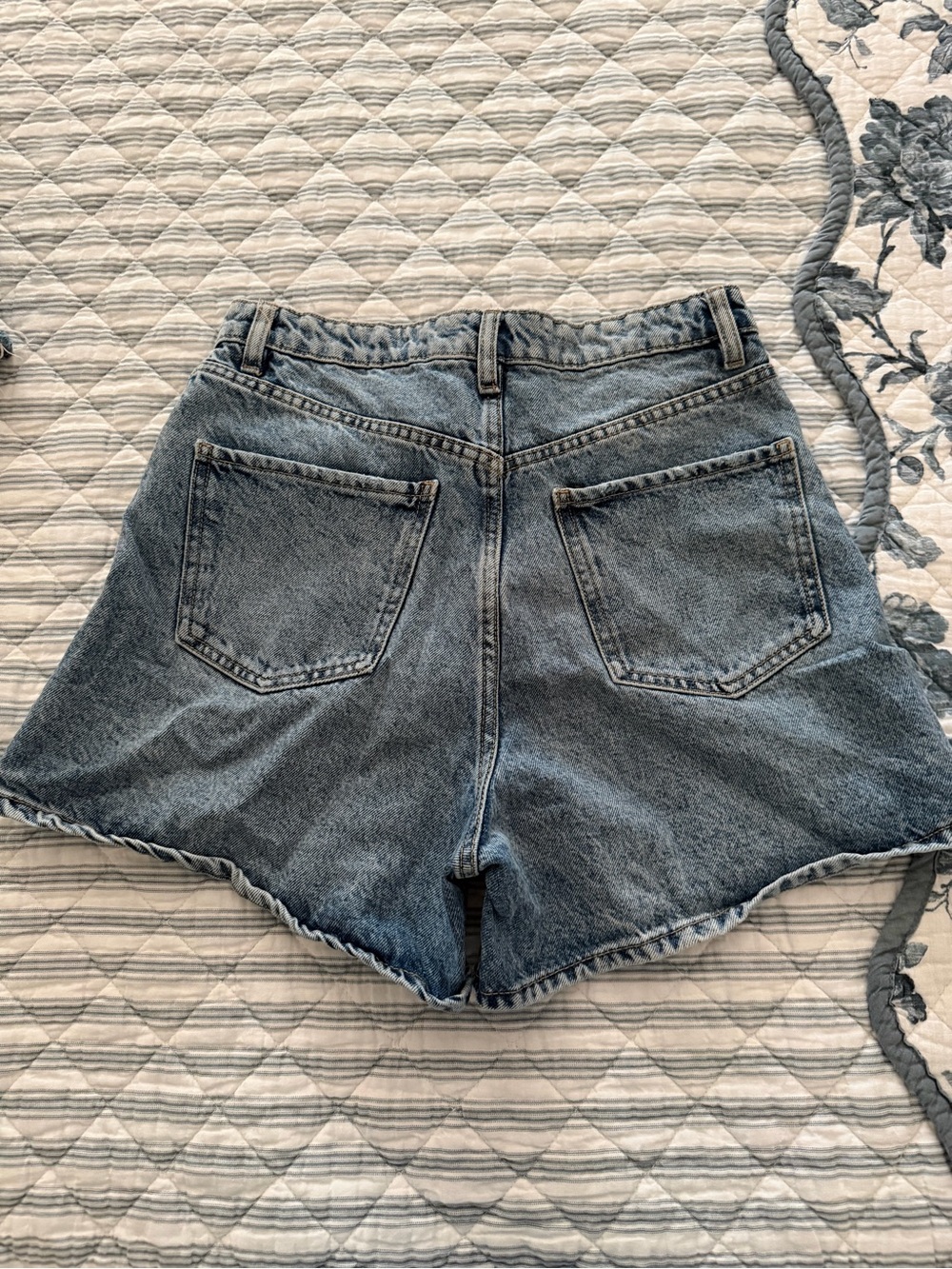 Zara Vintage-Look Light Blue Denim Shorts